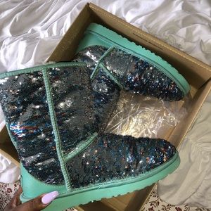 Blue & orange reversible sequins UGGS